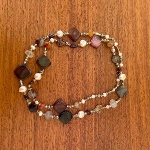 Long necklace with natural stones